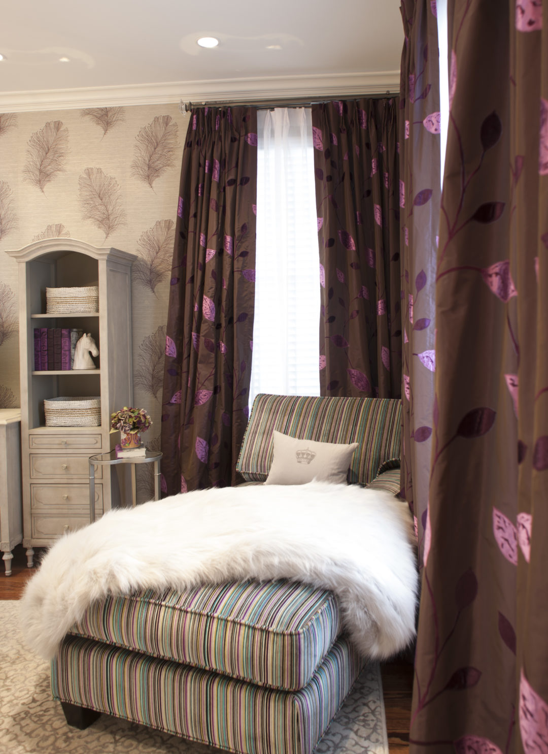 Cape May Showhouse Ensuite Bedroom Chaise